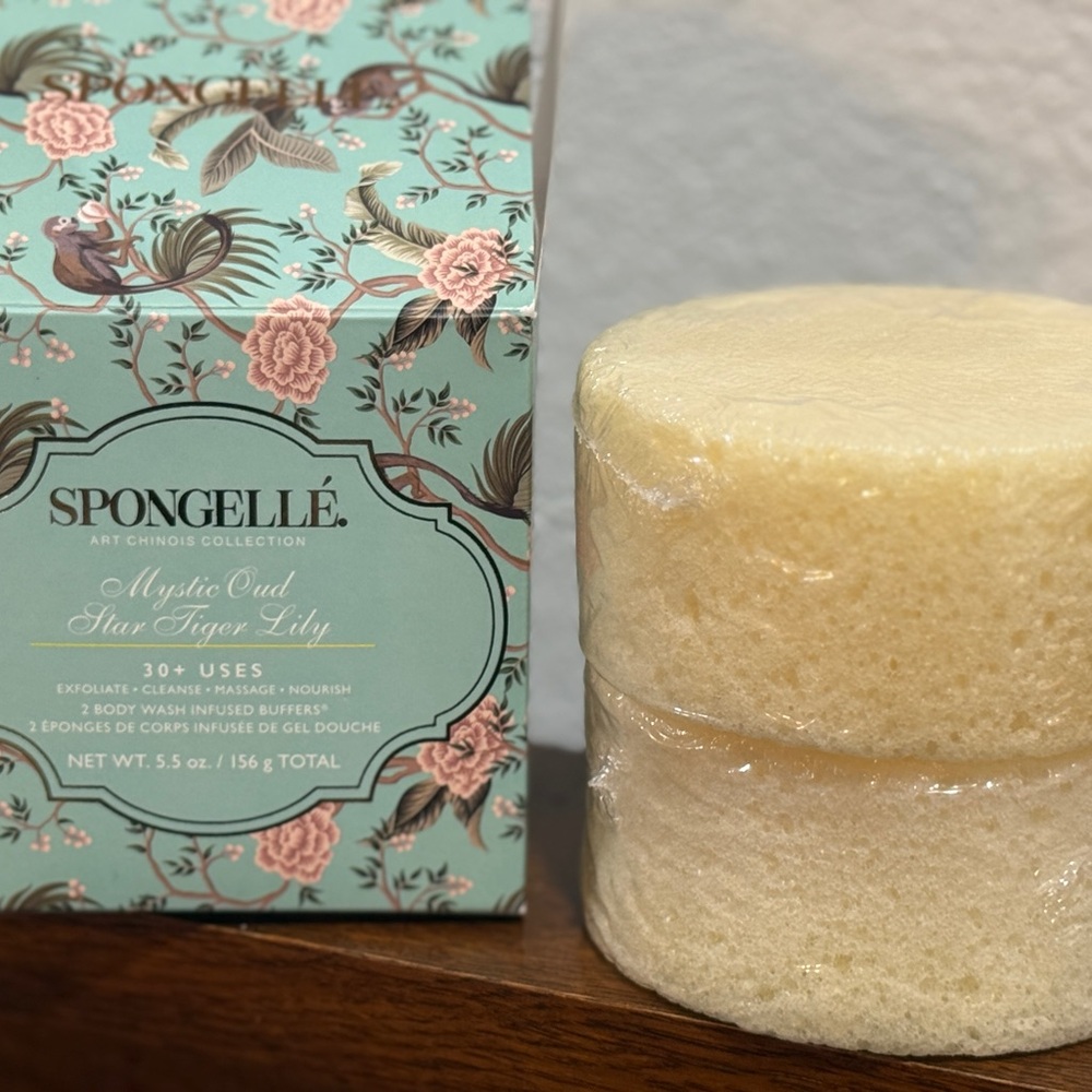 Spongelle Mystic Oud Star Flower Lily Body Wash Infused Buffer - Cream